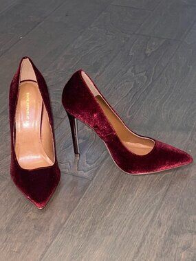 Shoe Republic LA High Heels, Women's Pumps in Burgundy - Size 8.5